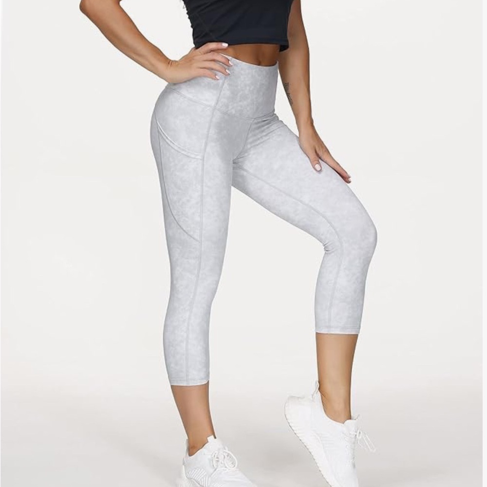 Arctic White High-Waisted Yoga Capri Leggings tummy control and pockets